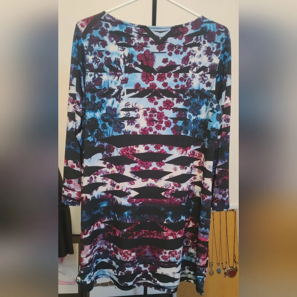 🩴Really Pretty Tunic, or Above Knee Dress - Picture 2 of 4